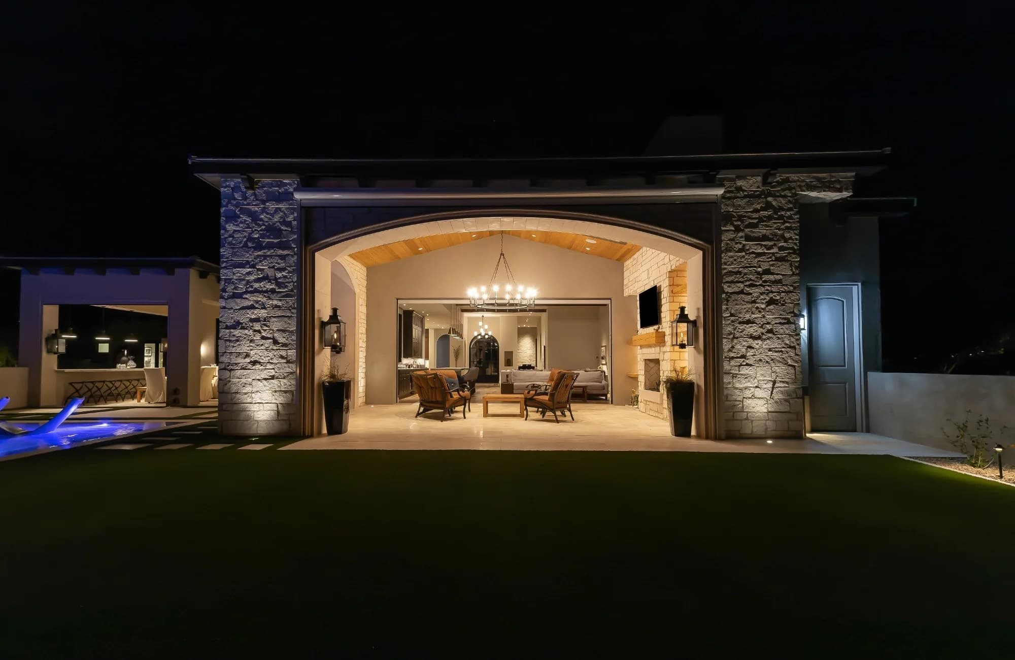 Indoor/Outdoor design 1